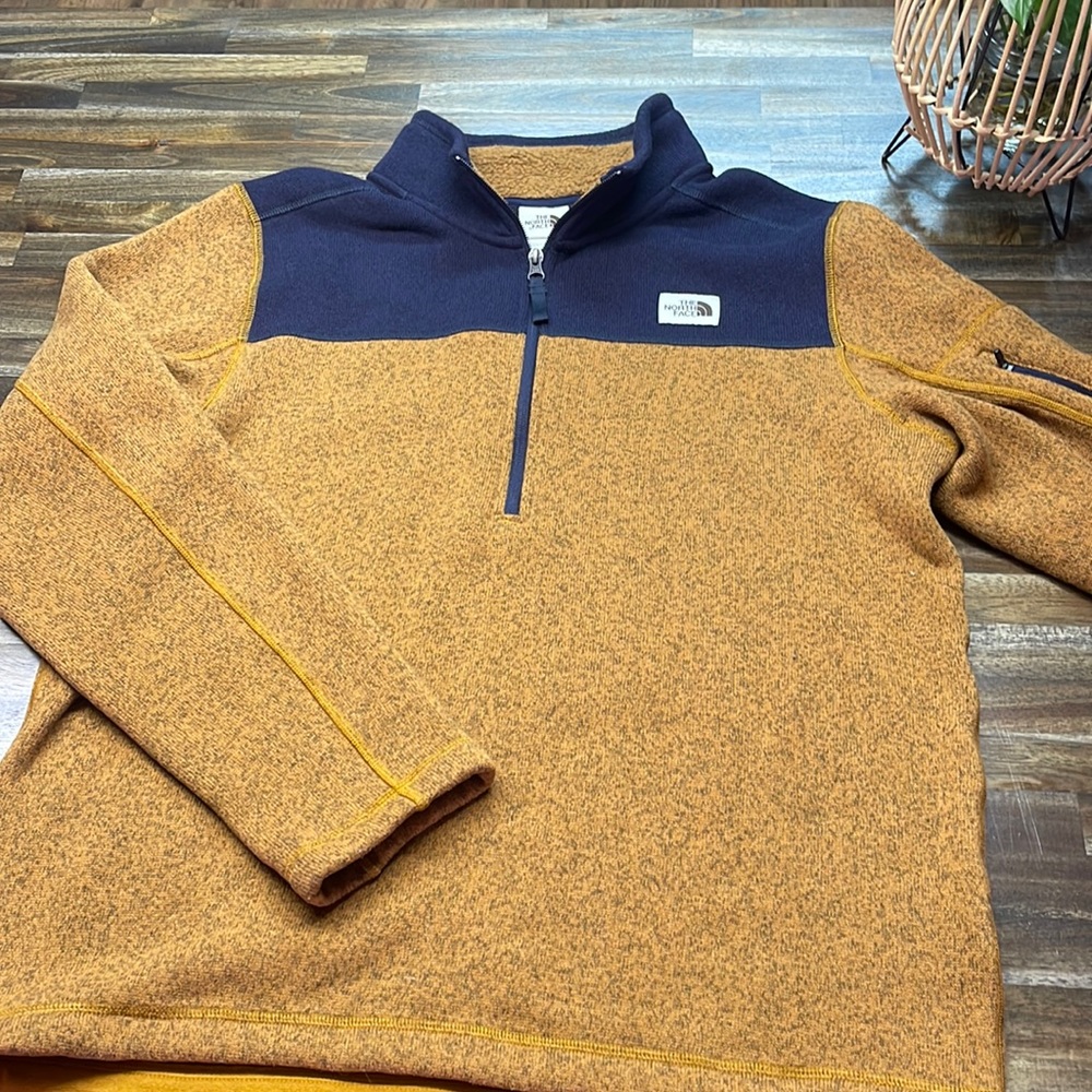 The NorthFace Men’s pullover. Like new!